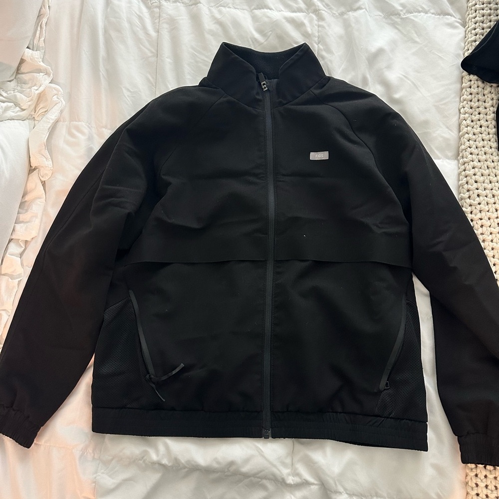 Figs women’s scrub jacket